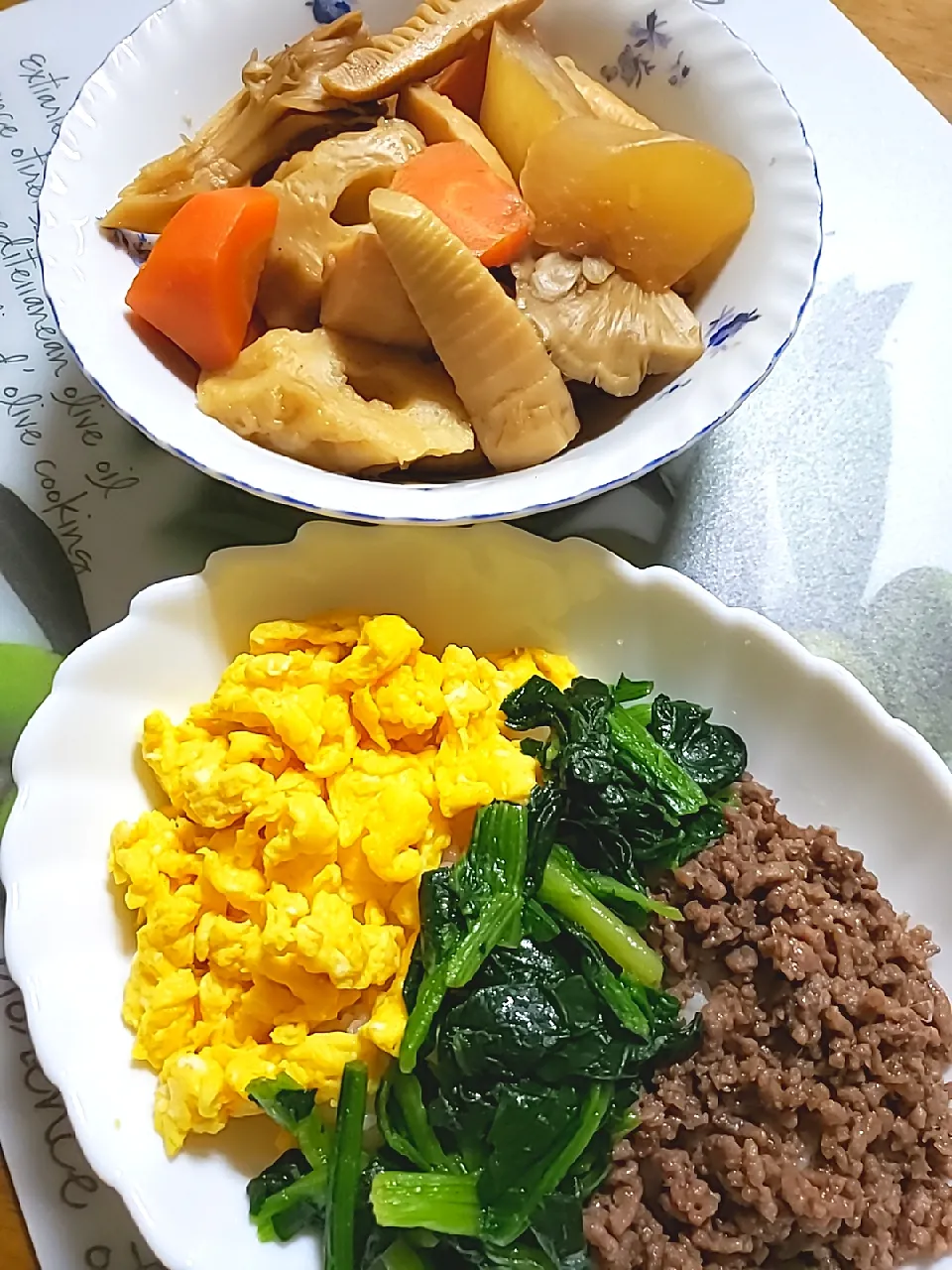 三色丼と煮物(筍、人参、大根、舞茸
、ちくわぶ)|aiさん