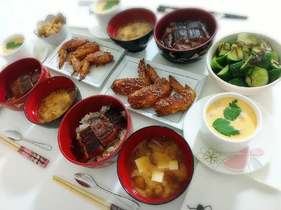 夕食(*^^*)
鰻丼
手羽先甘辛焼き
茶碗蒸し
きゅうりと塩昆布の浅漬け
ゴボウの醤油漬物
お味噌汁(なめこ、豆腐)|プリン☆さん