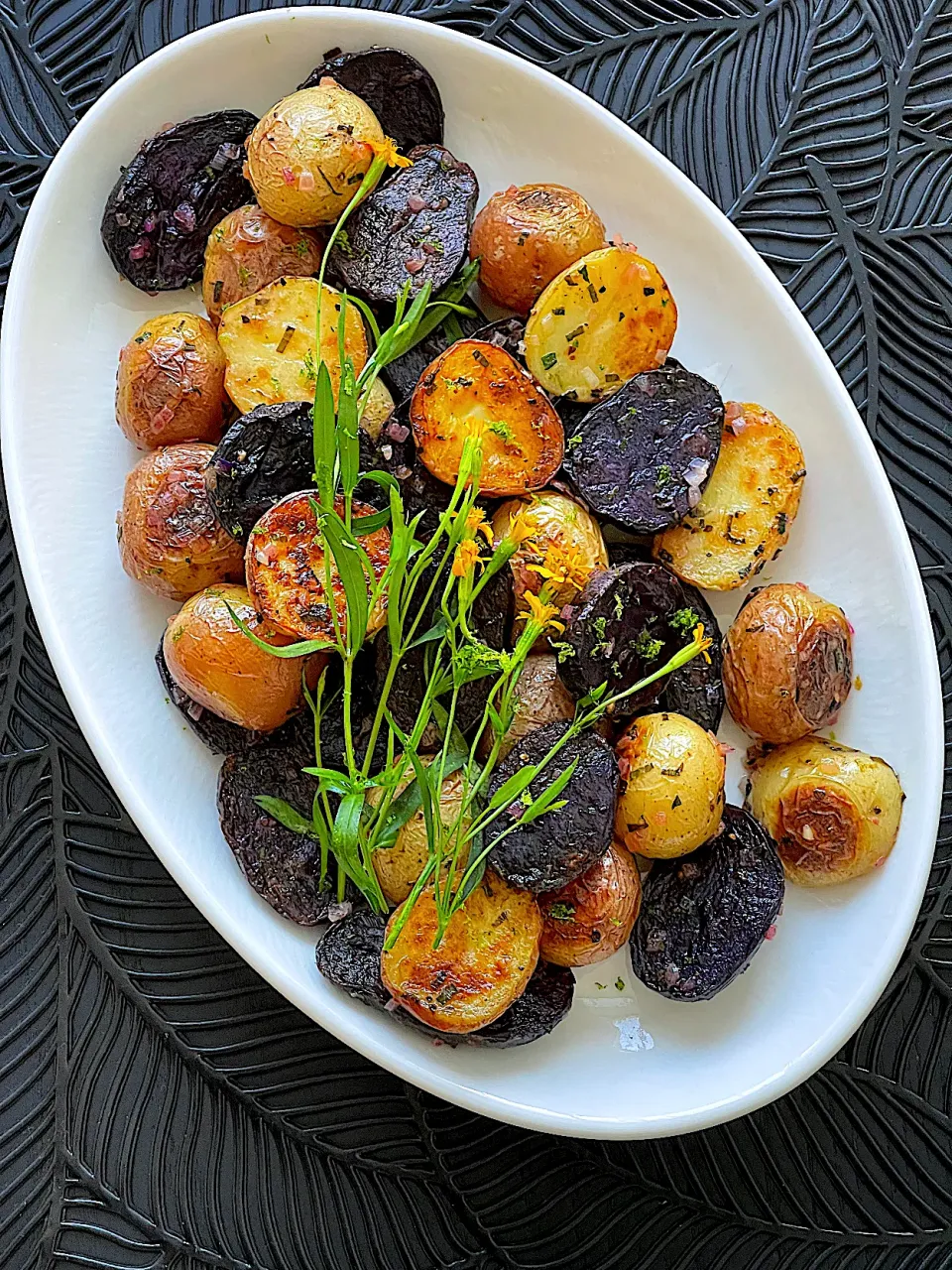 Roasted potatoes in tarragon butter sauce|12Dragonさん