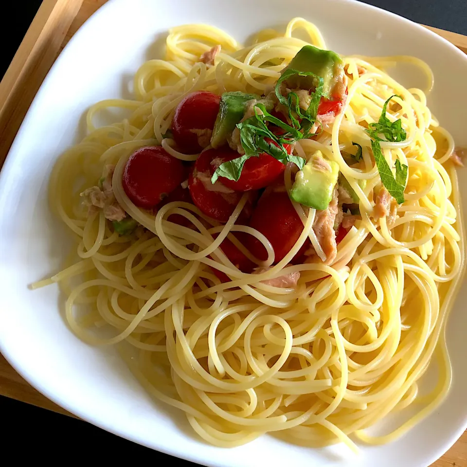 アボカドとトマトとツナの冷製パスタ|デコママムさん