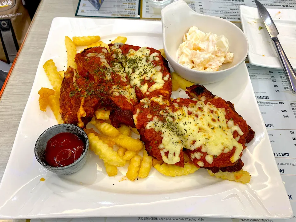 Chicken parmigiana and fries|skyblueさん