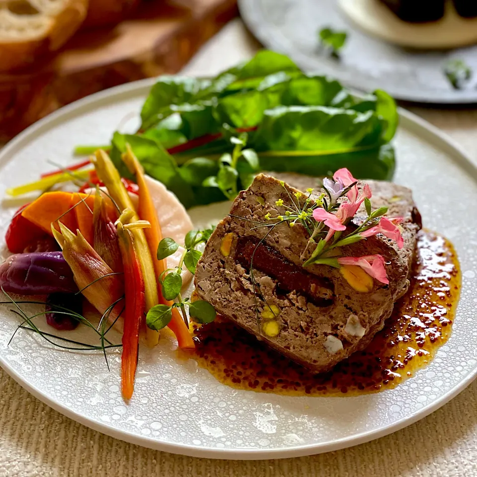 Snapdishの料理写真:🥬🍖🥖パテ・ド・カンパーニュ～パッションマスタードソース～|ゆきぽん@ゆきの家飲み料理さん