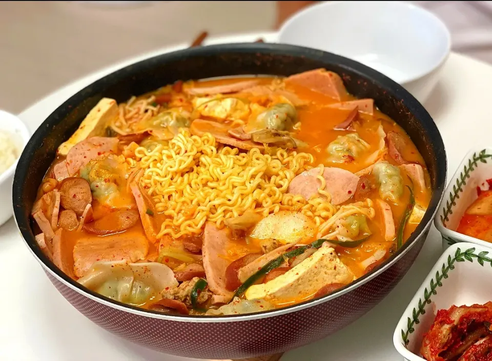 homemade 부대찌개(budae-jjigae)
korean soulfood|Kooさん