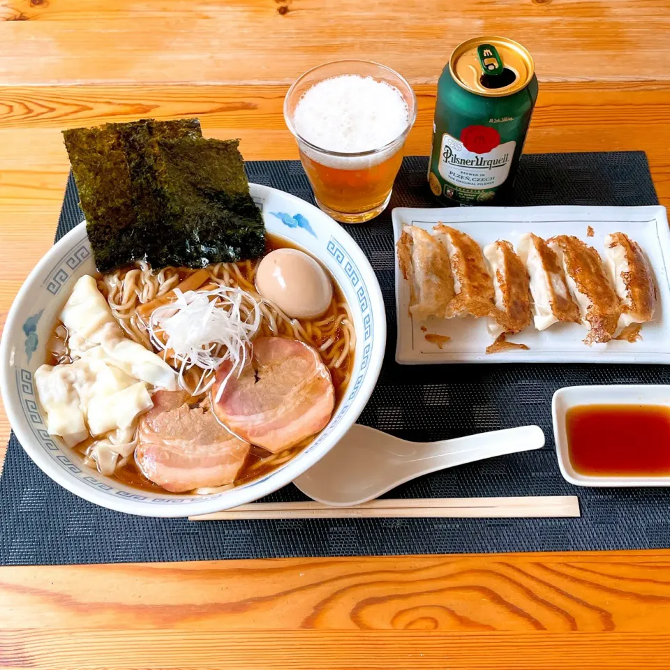 Snapdishの料理写真:ラーメン、餃子、ビール|Ruotoさん