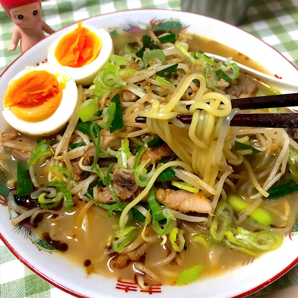 Snapdishの料理写真:豚骨醤油ラーメン|こじゅわいさん