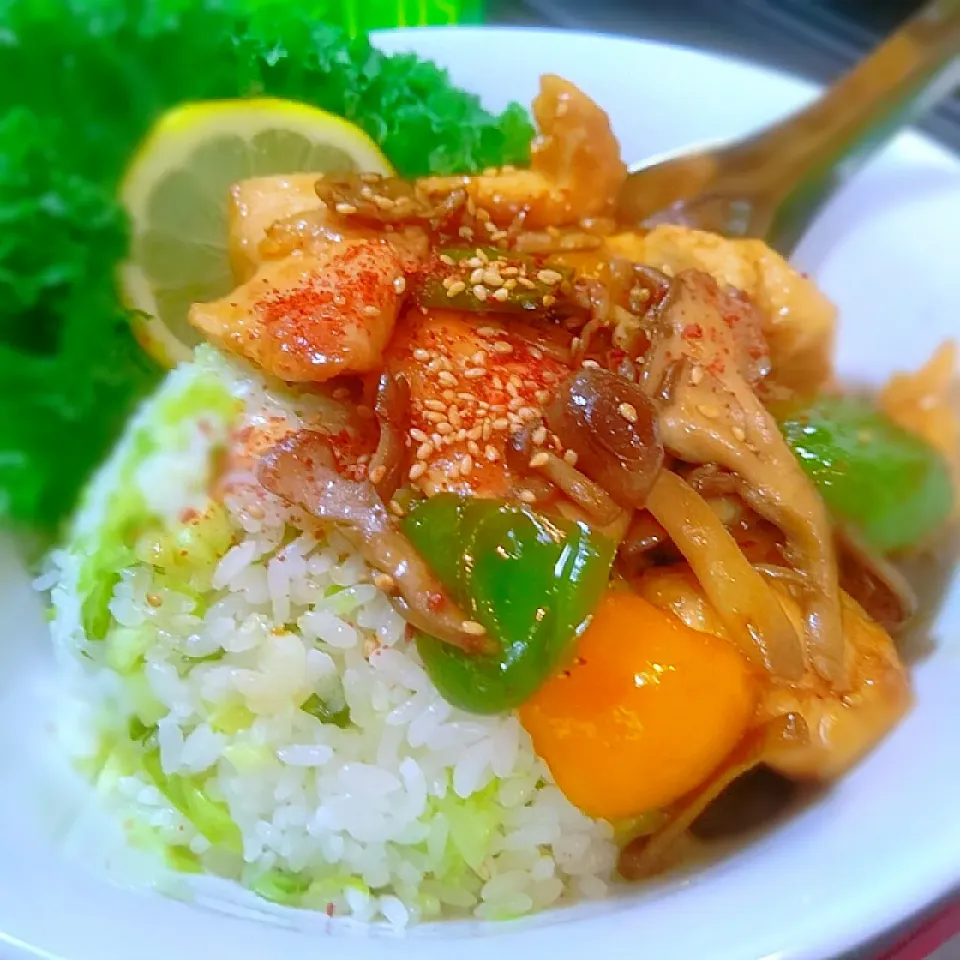 キャベツご飯の鶏むね肉とキノコの
バタポン炒め丼～♪♪|砂糖味屋キッチンさん