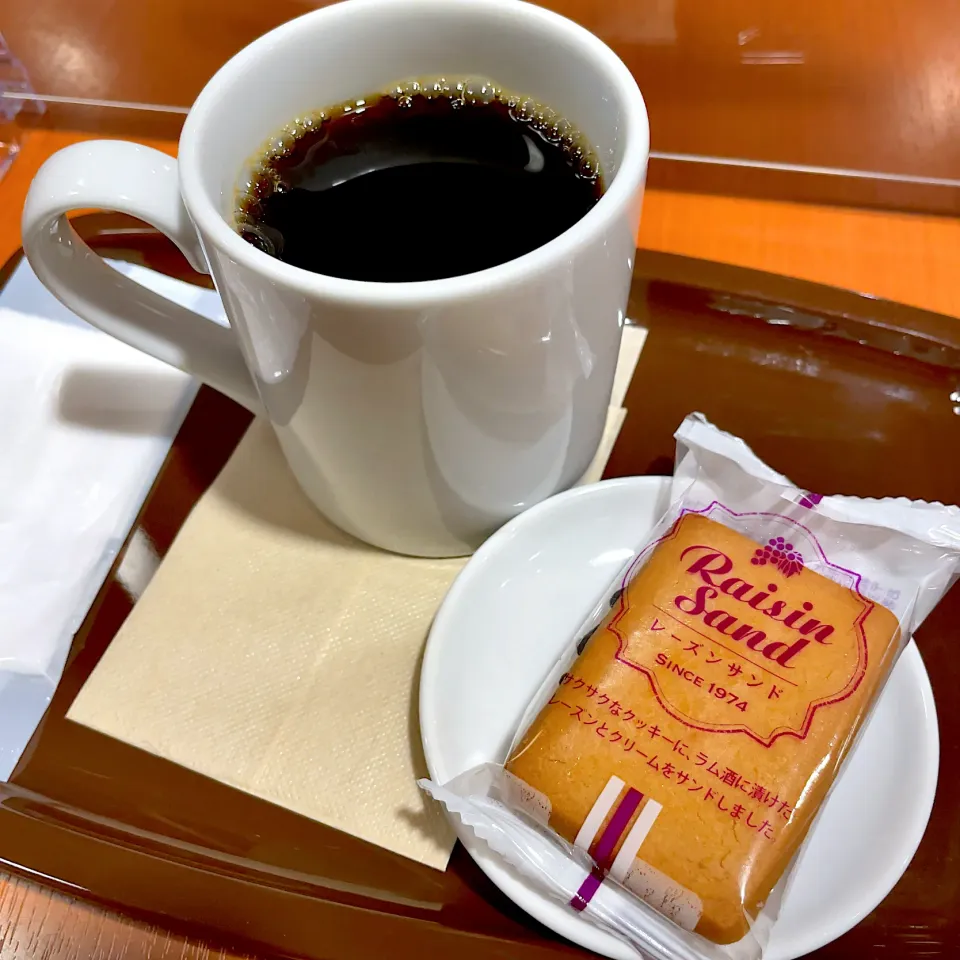 Snapdishの料理写真:レーズンサンド w/ ブレンドコーヒー|T. Wonderさん