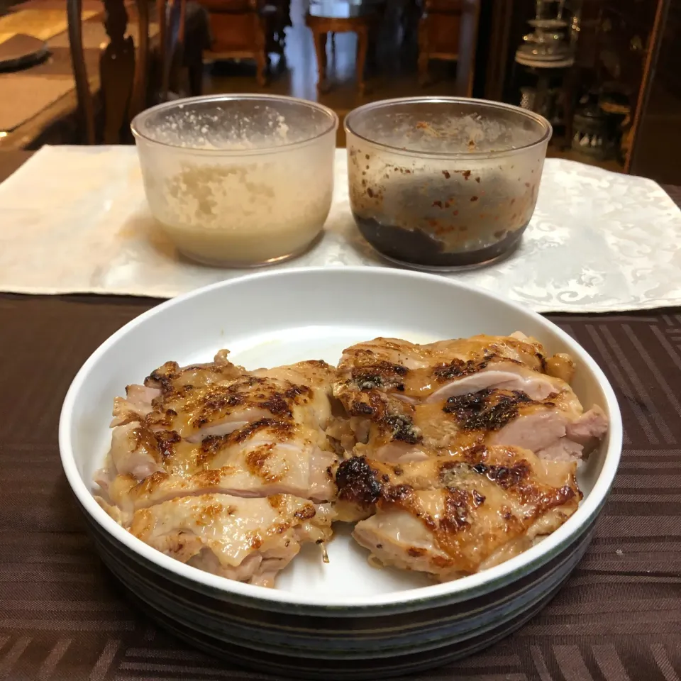 Snapdishの料理写真:鶏もも肉＊塩麹&醤油麹漬け焼き＊|henryさん