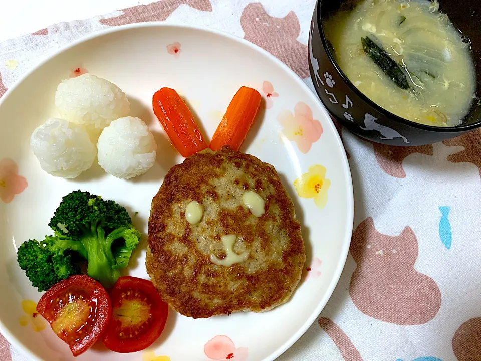 Snapdishの料理写真:治りかけ😷うさぎハンバーグ|ゆりえさん