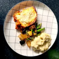 Snapdishの料理写真:mash potatoes with sauted veggies... a piece of lasagna too|ratatouille-333さん