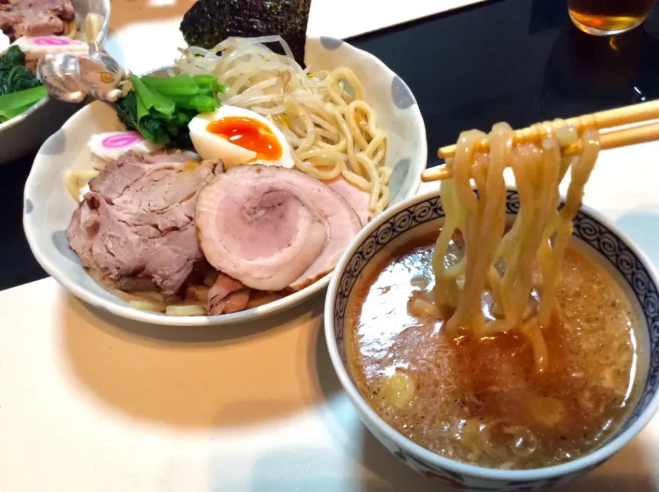 豚骨醤油味のつけ麺                                              手作りチャーシューは、肩ロースとバラ。割りスープは、カツオ昆布出汁で作ってあっさりと|Takeshi  Nagakiさん