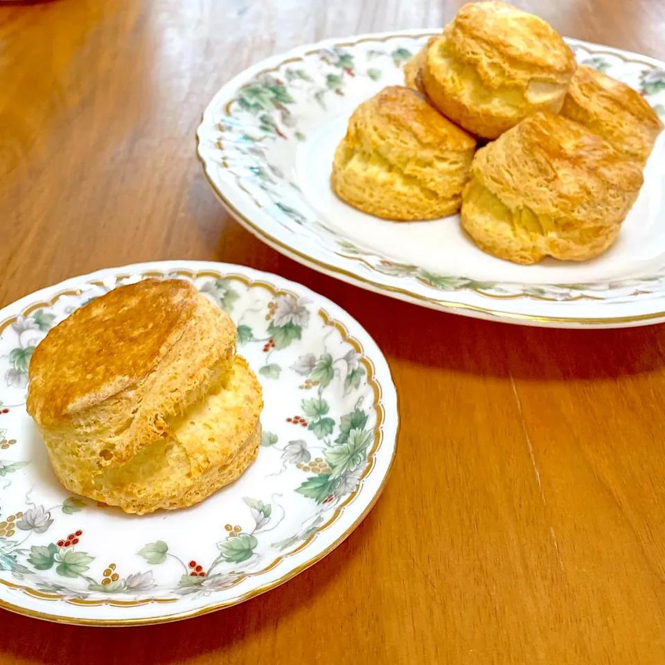 スコーン焼きました♪♪ 🥚🐮🥛🧈シンプルな美味しさ😋|みかりんさん