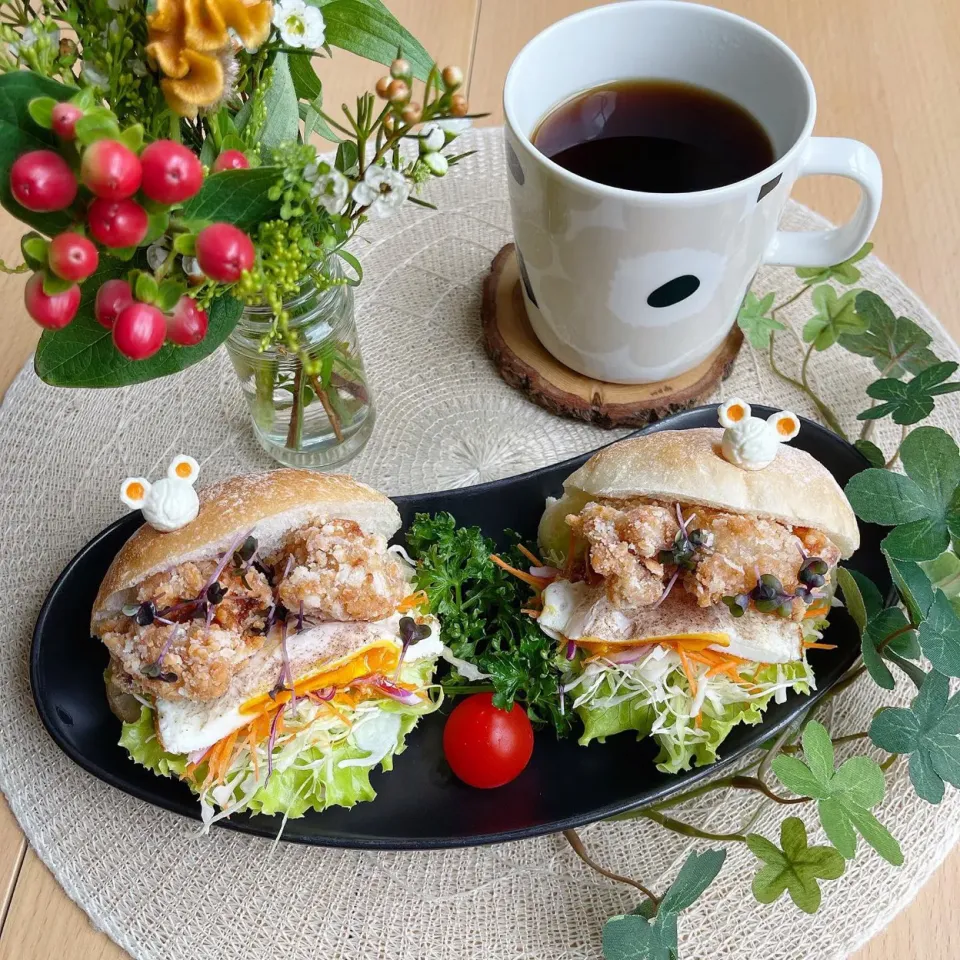 Snapdishの料理写真:9/26❤︎塩から揚げ&半熟たまご白パンサンド🌱✨
〈サンド具材〉
・ハイジの白パン
・塩から揚げ
・半熟たまご
・フリルレタス.キャベツ.レッドキャベツ.人参|Makinsさん