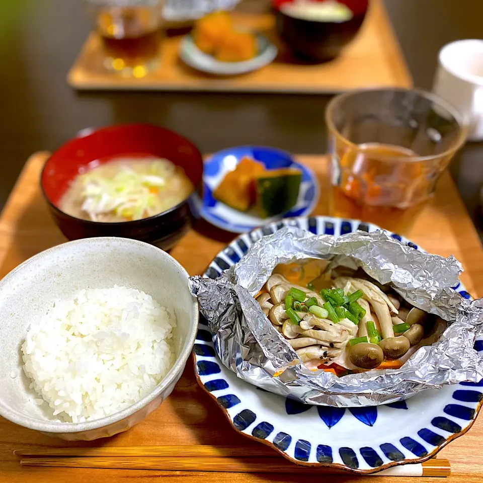 秋鮭のバターホイル焼き　豚汁風味噌汁　かぼちゃ煮|ちぐあささん