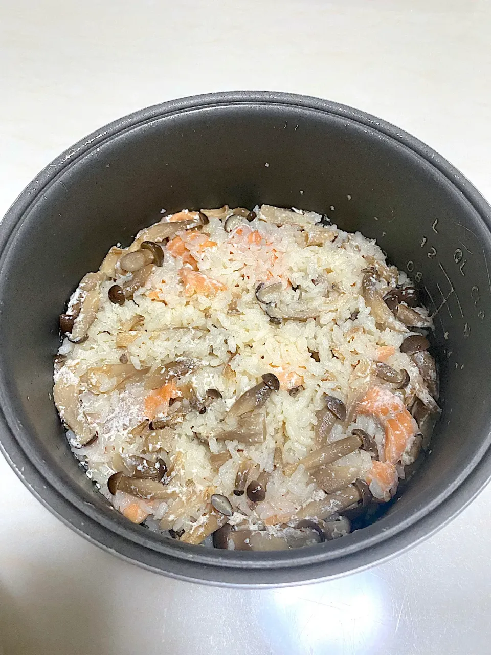 Salmon and mushroom steamed rice|Emmaさん