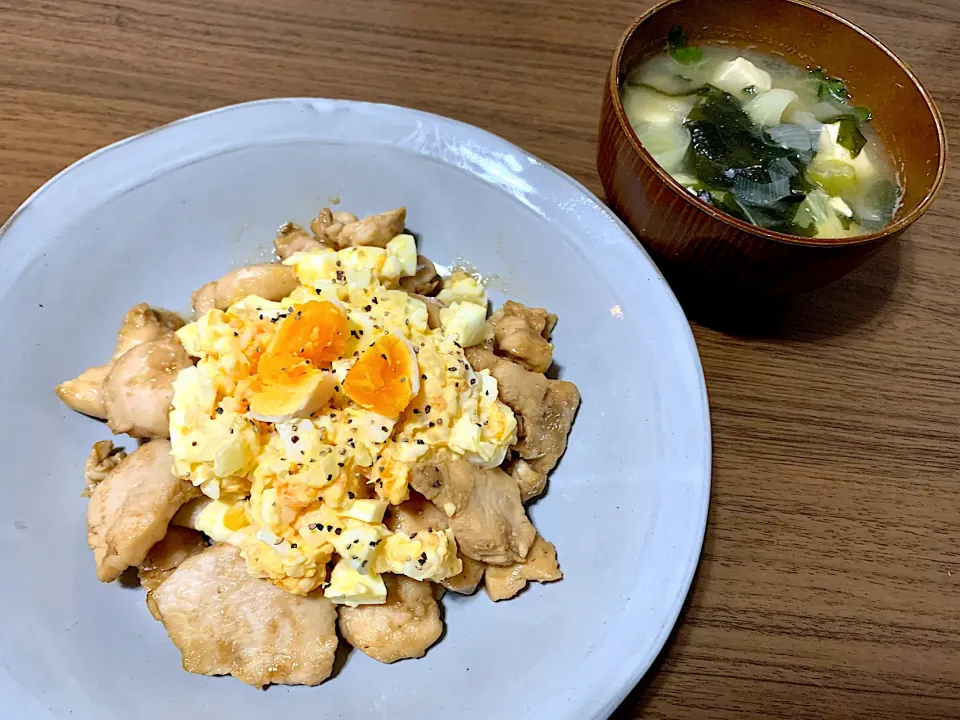 Snapdishの料理写真:タルタル甘酢チキンと味噌汁|みぃさん