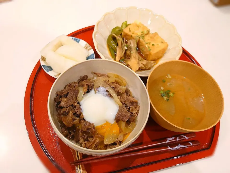 牛丼、揚げ出し豆腐、みそ汁、梨|sorsmdさん