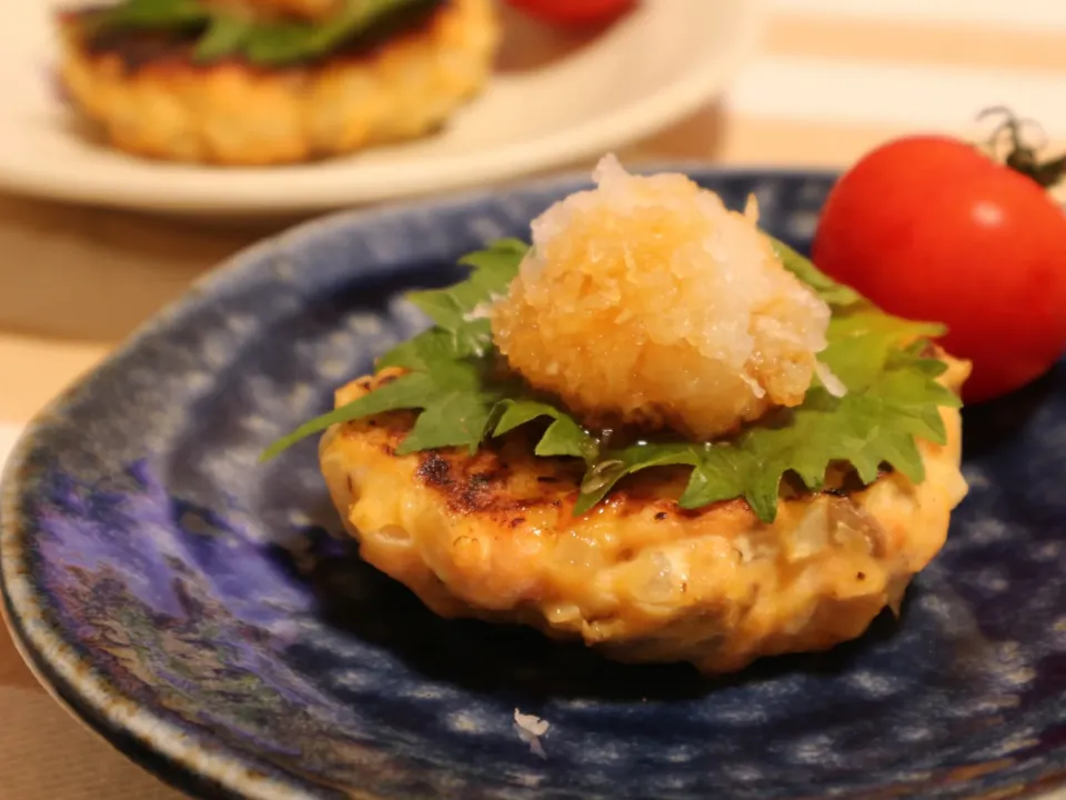 生秋鮭で旬なごちそう🍽秋鮭ハンバーグ❣️|きいちゃさん