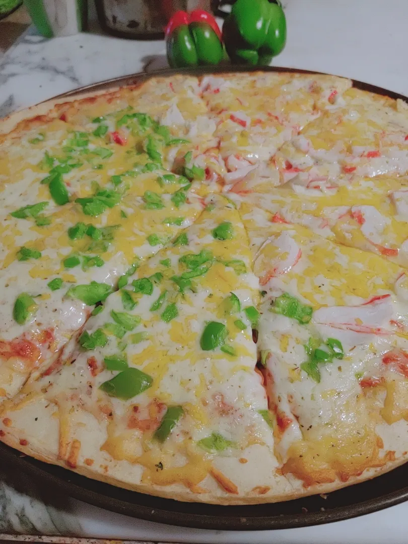 Snapdishの料理写真:seafood and vegi mix pizza😁|coraさん