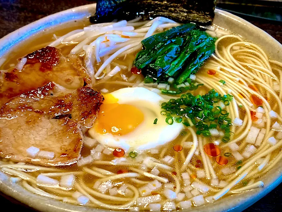 Snapdishの料理写真:ニンニクぷかぷか月見ラーメン|mottomoさん