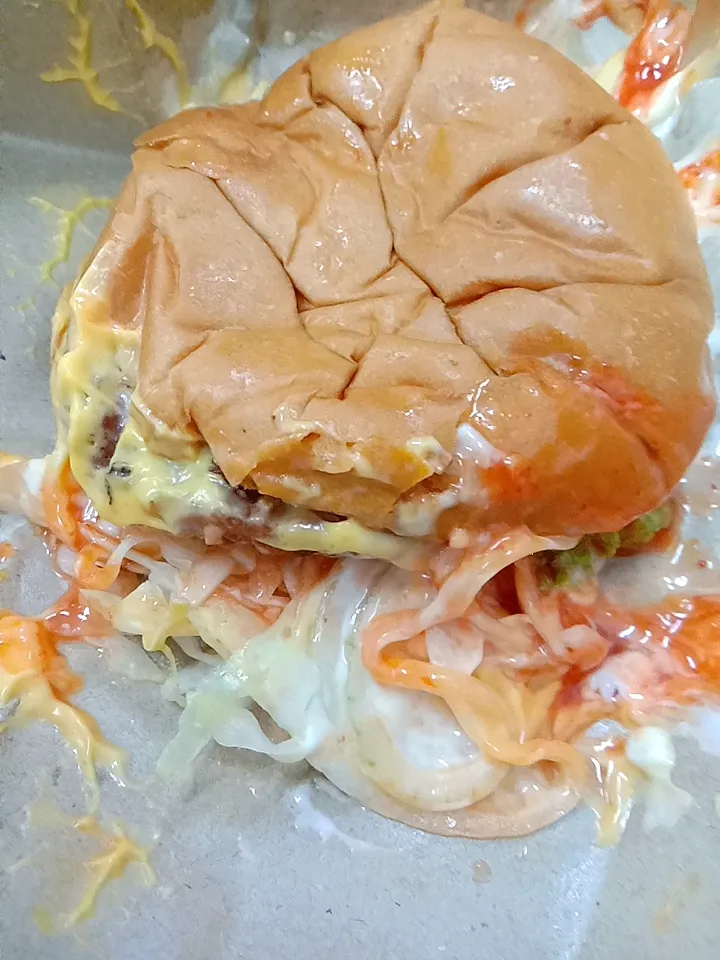 Snapdishの料理写真:street burger best ever|ZieyaAhmadさん