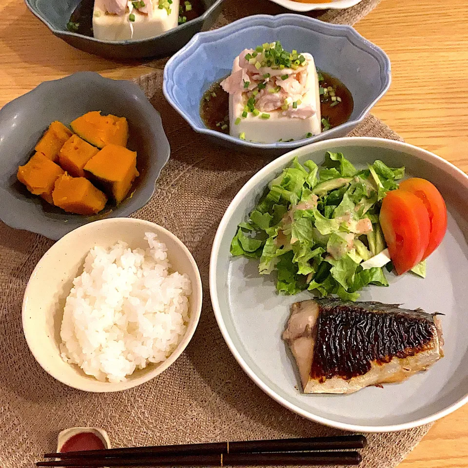 鯖の塩麹焼き、冷奴、かぼちゃの煮物|ツインうさぎさん