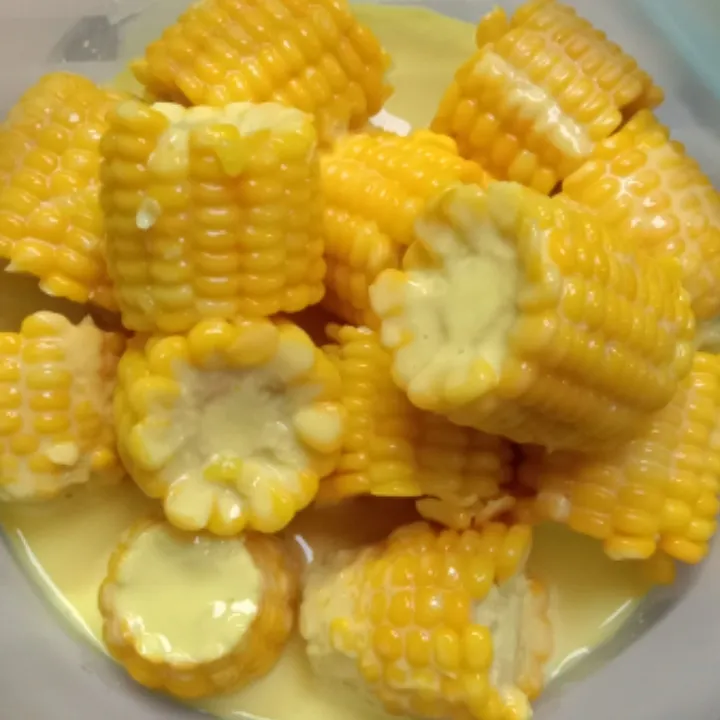 Corn cheese wth custard sauce😋|ZieyaAhmadさん