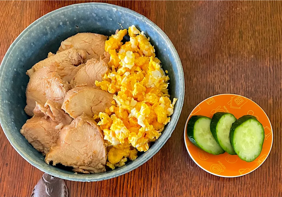 ランチ #在宅勤務のお昼ごはん #鶏むねチャーシュー丼|小松菜さん