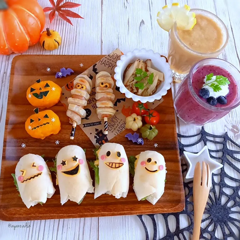 Snapdishの料理写真:🎃👻ハロウィンパンプレートで朝ごはん🍹🍞
野菜とフルーツたっぷりスムージーも♪|ayano.adshさん