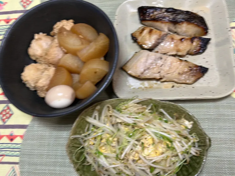 鶏団子と大根の煮物、鰆西京焼き、もらしと豆苗のチャンプルー|peanutsさん