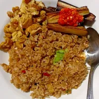 fried rice with shredded omelette and fried eggplant with sambal|sweetsdoseさん