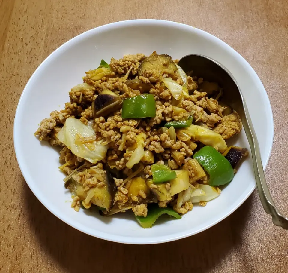 豚挽き肉と残り野菜のカレー風味炒め|ナナさん