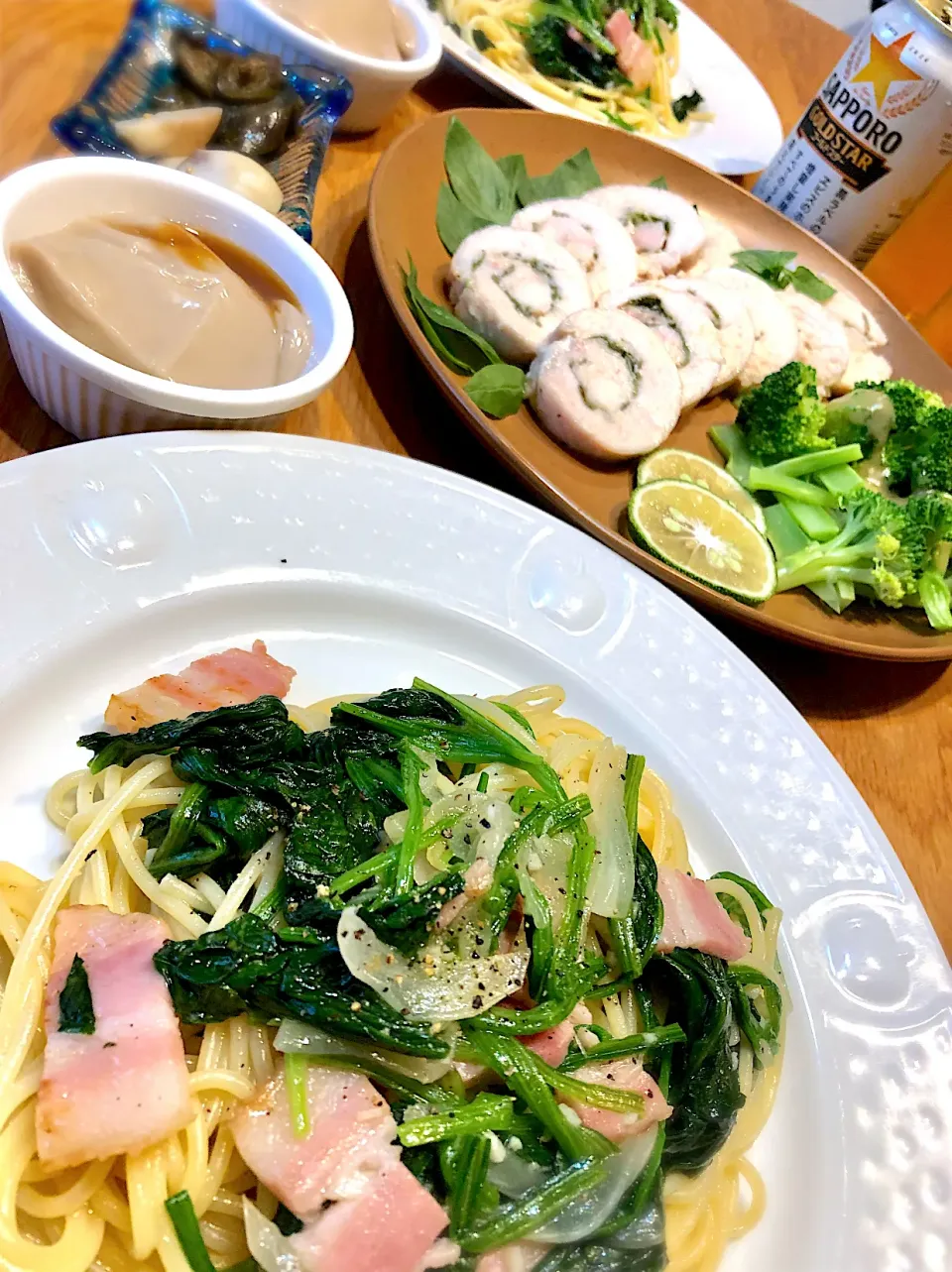 ほうれん草とベーコンのペペロンチーノ　鶏ハム（ローズマリー&バジル）|じゅんさんさん