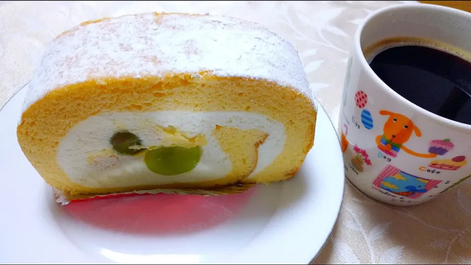 口福の時間🤗
魔法のケーキ屋さん「ぷるみえーる」の米粉ロールケーキ|卯月さん