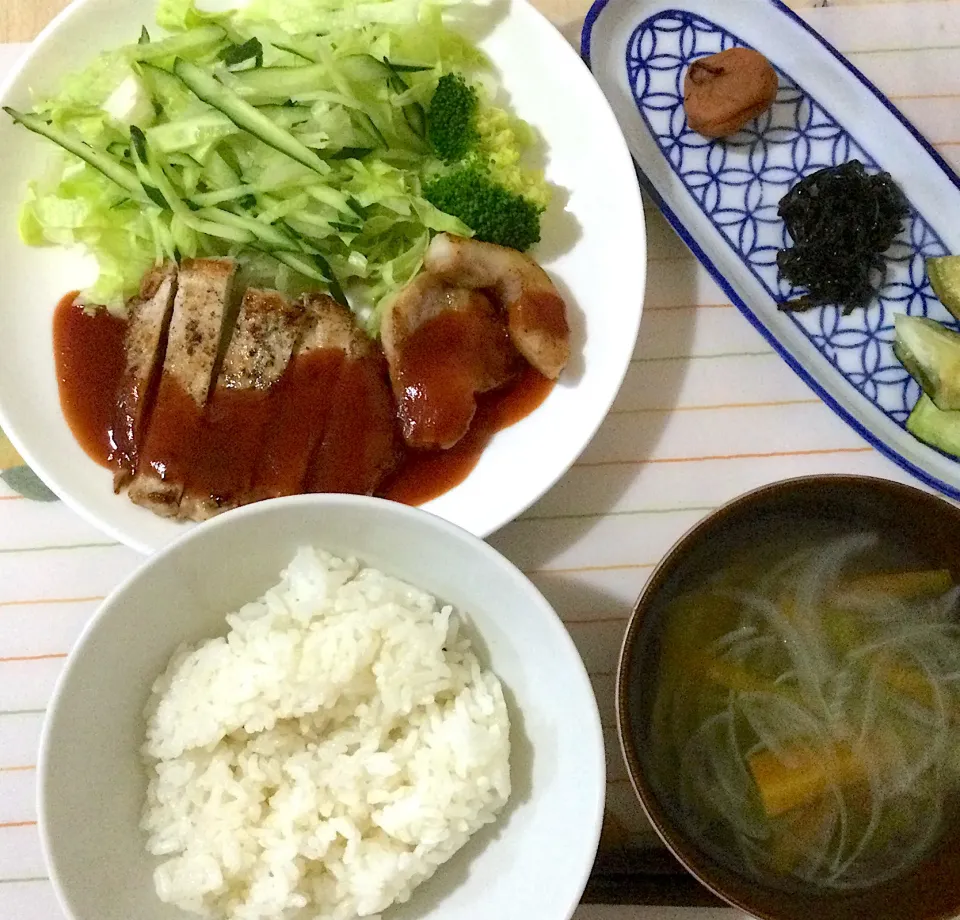 2021年９月30日男前美容師の手作り朝ごはん　ポークソテー　野菜コンソメスープ　美味しくいただきました😄|Booパパさん