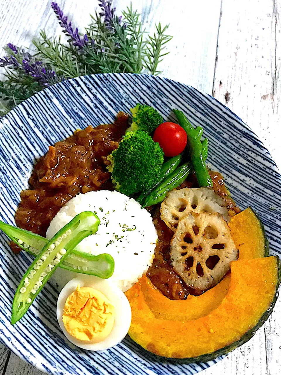 Snapdishの料理写真:うちのカレーはで5分で出来る、フライドオニオンと豚肉のカレー💕💕💕|🌺🌺Foodie🌺🌺さん