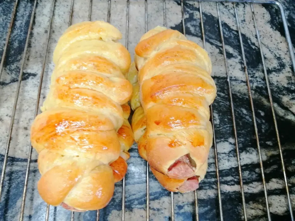 Homemade sausage bread|bake with candyさん