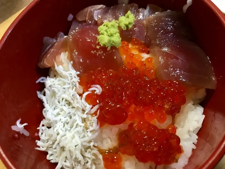 Snapdishの料理写真:憶良のレシピ　おてがる海鮮丼|okuraさん