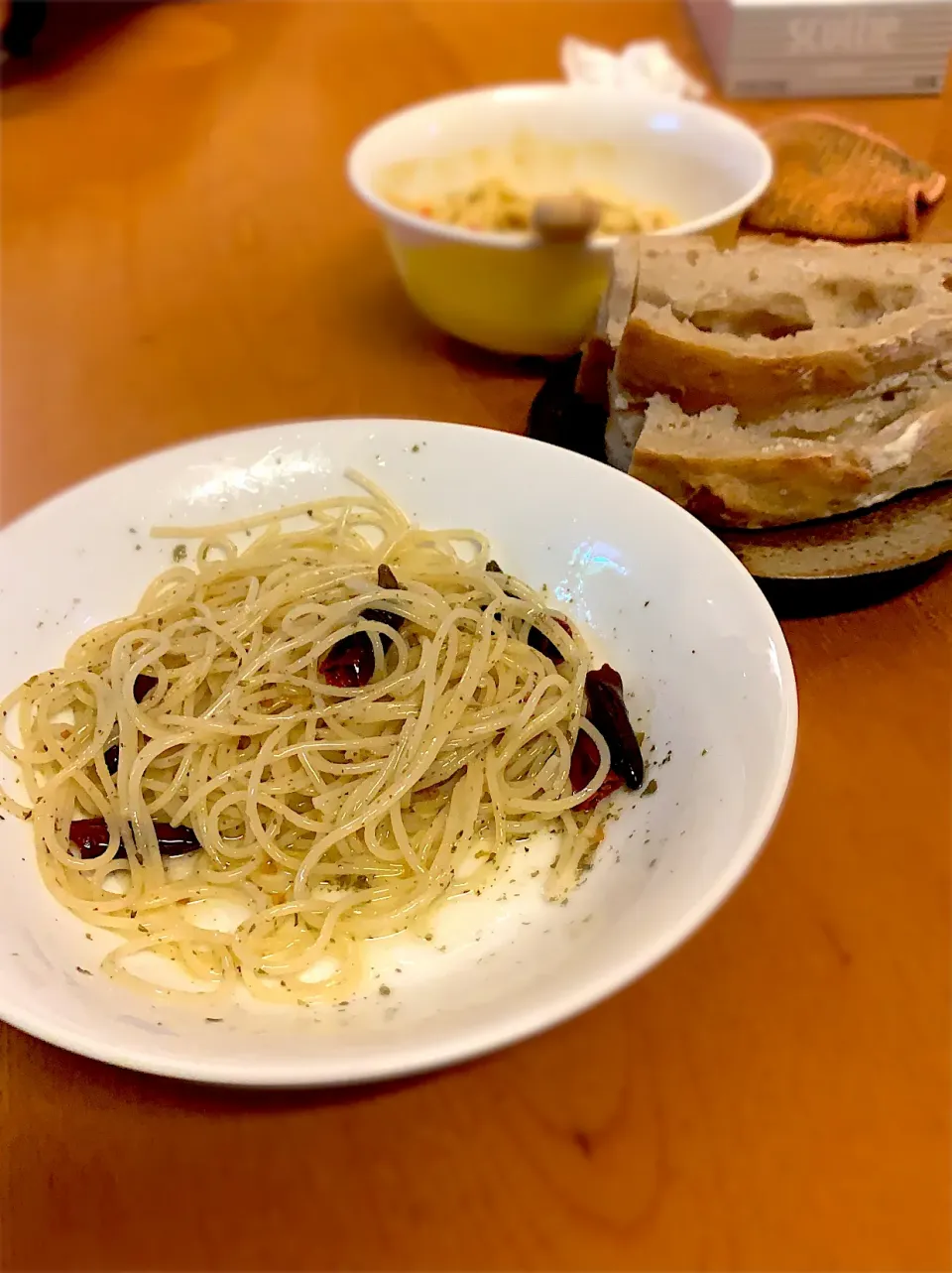 食べかけのペペロンチーノと自家製カンパーニュ|ゆきさん