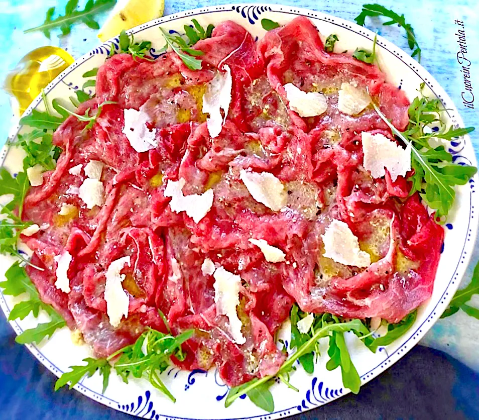 Carpaccio di manzo, con Rucola e scaglie di Grana|kenさん