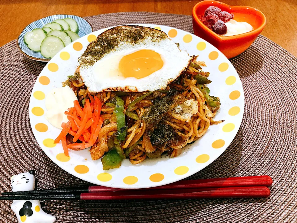 焼きそば目玉焼きのせ|ゆうかさんさん