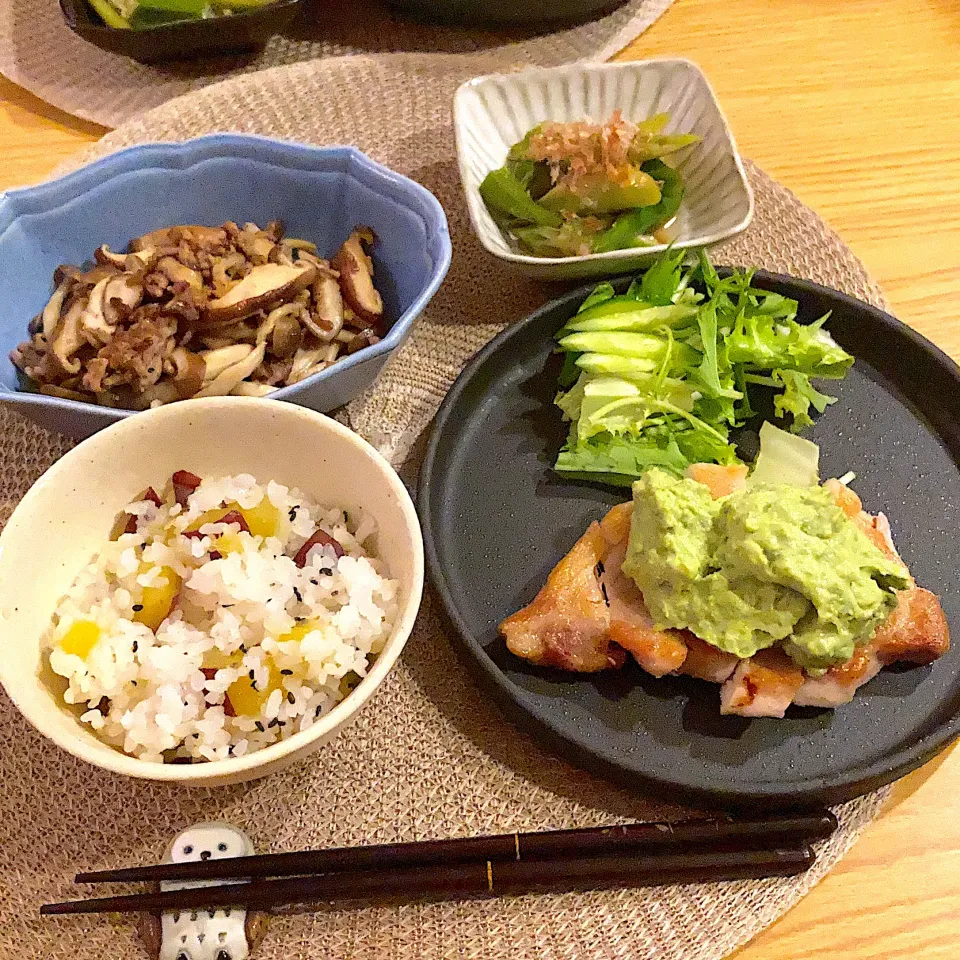 さつまいもご飯、ポークソテーのアボカドソース、きのこと挽肉のバター醤油炒め、オクラの煮浸し|ツインうさぎさん