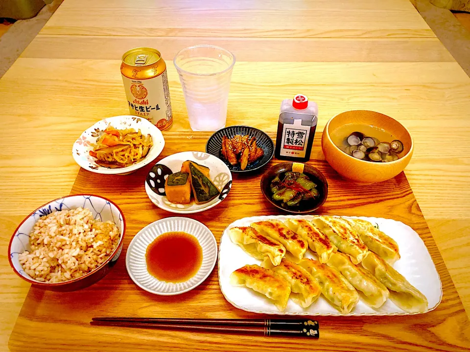 今日の夕食　餃子　ピーマンのグリル焼き　かぼちゃの塩煮　ごぼうの甘辛揚げ　切り干し大根の煮物　しじみ汁　もち麦入り胚芽米|ふわ猫はなちゃんさん