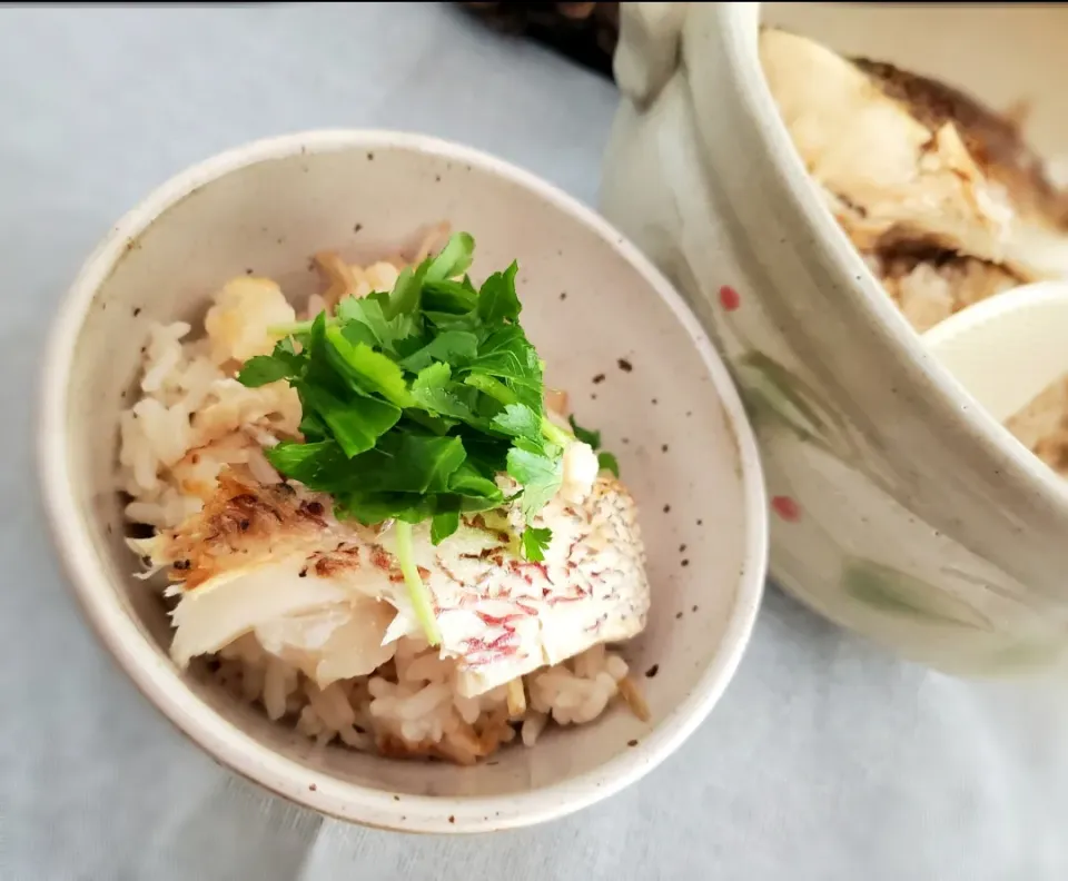 Snapdishの料理写真:二度楽しむ。生姜たっぷり鯛ご飯＆雑炊( ˙▿˙　)|まぁさん