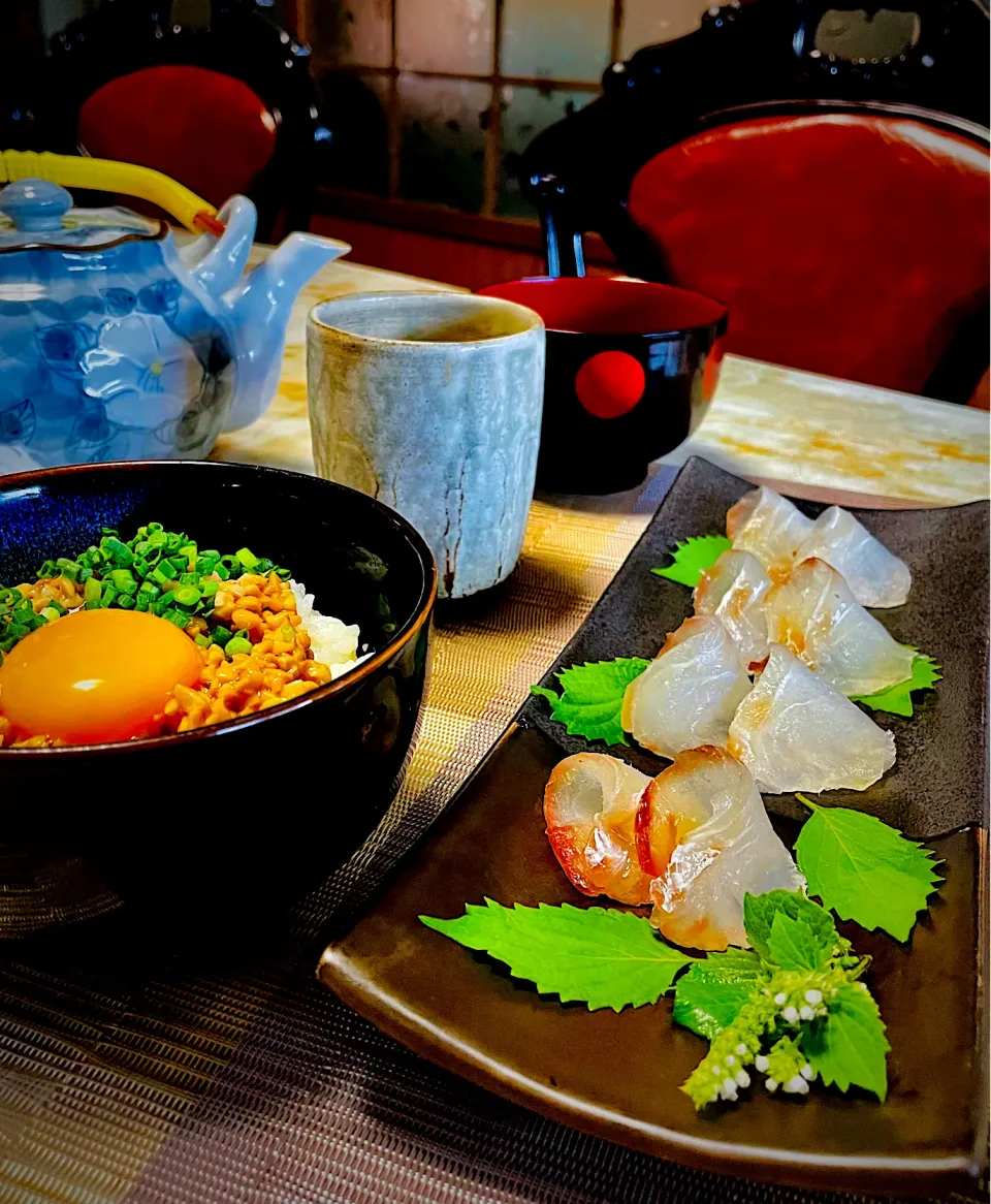 Snapdishの料理写真:テレワークランチ『 THE 卵かけご飯 』✨✨✨納豆バージョン❣️おかずはヒラメの昆布締め❣️😉|イチロッタさん