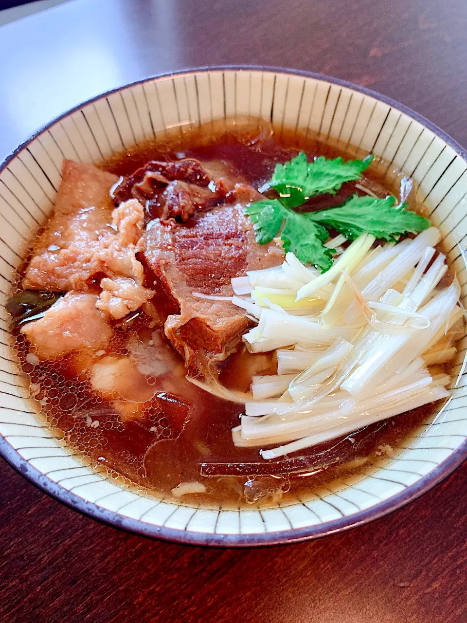 Snapdishの料理写真:東北大拉皮（太い春雨）の牛肉角煮乗せ|Takashiさん