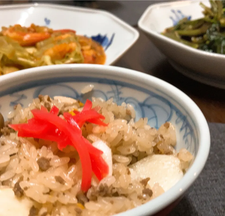 Snapdishの料理写真:たっぷりマコモダケとキノコの中華風炊き込みご飯💗|あーるさん