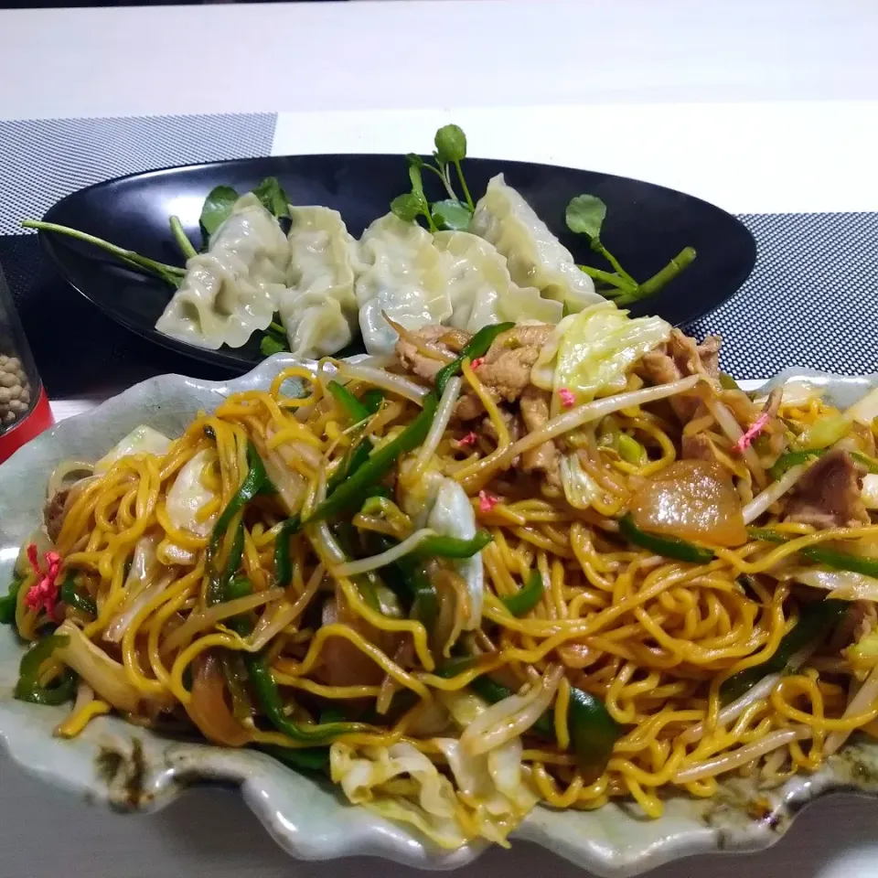 焼ラーメン&蒸し餃子|比嘉俊郎さん