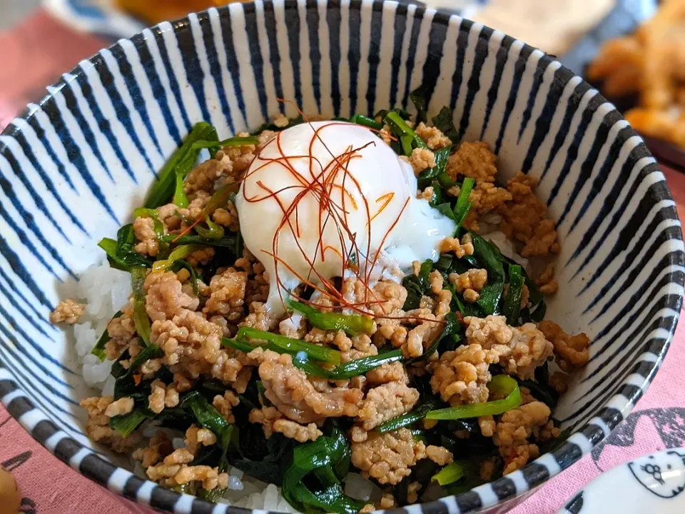 ひき肉とニラの甘辛丼☆*°|奈津美さん