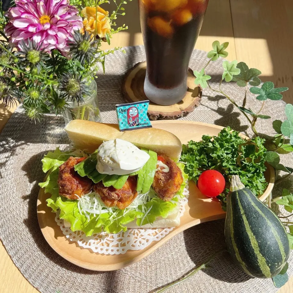 Snapdishの料理写真:10/2❤︎アボガドチキンナゲットサンド🌱✨
〈サンド具材〉
・サブウェイ風サンドイッチパン
・チキンナゲット
・アボガド
・クリームチーズ
・プリーツレタス.キャベツ|Makinsさん